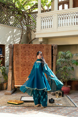 Sardiyon Ki Shaam Omal By Komal Stitched 3 Piece Winter Suit-Taliya