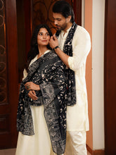 Tng By Md Stole Collection-Ishq ke Tukre Stole (Black)