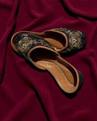 Ujaala Veda - Black Jutti