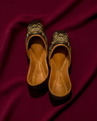 Ujaala Veda - Black Jutti