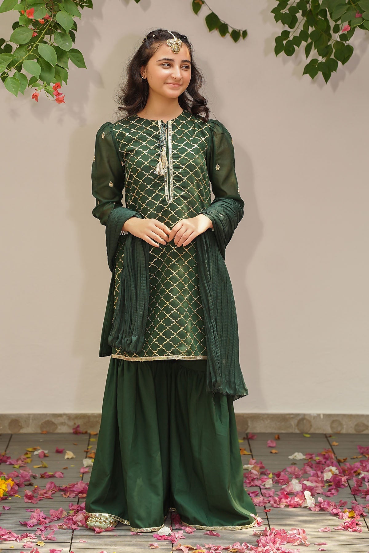 The Modern Elegance Slub Manar Embroidered 3-Piece Suit showcases fine embroidery on soft slub fabric, creating a perfect blend of sophistication and style.