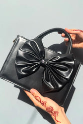 Fineur HandBag Gloss Bow Black
