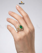 Queen’s Bold Stone Cluster Ring