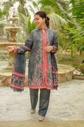 The Stylish Sophistication Herringbone Digital Print 3-Pc Suit combines contemporary elegance with a chic herringbone pattern for a stunning look.