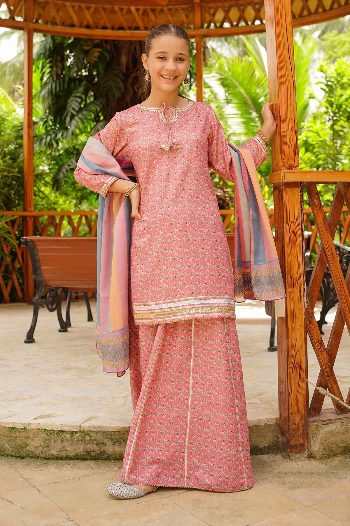 The Trendy Herringbone Digital Printed 3-Piece Suit Ensemble combines modern style and elegance, featuring a chic herringbone pattern for versatile wear.