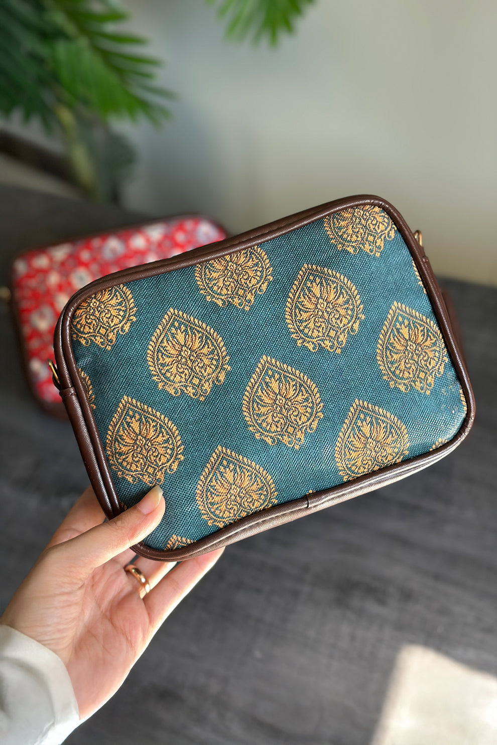 Crossbody Women Bags & Purses Pakistan