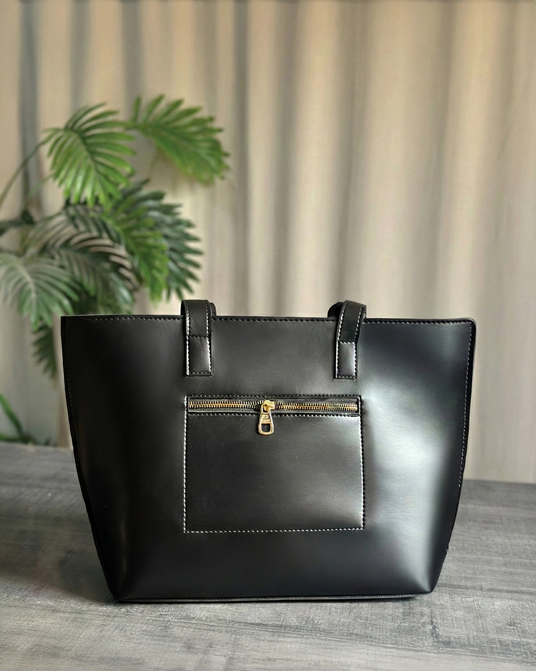fineur alexa trendy and classic tote bags in Pakistan at affordable prices.
