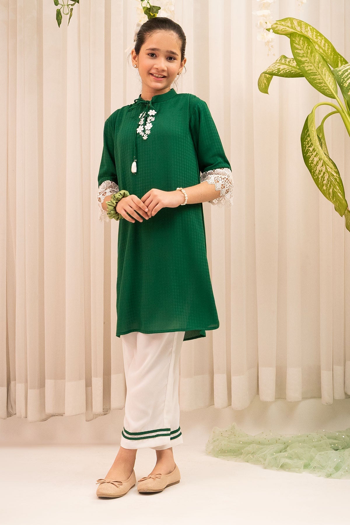 Discover stunning green and white Pakistani dress designs for 14 August celebrations! 