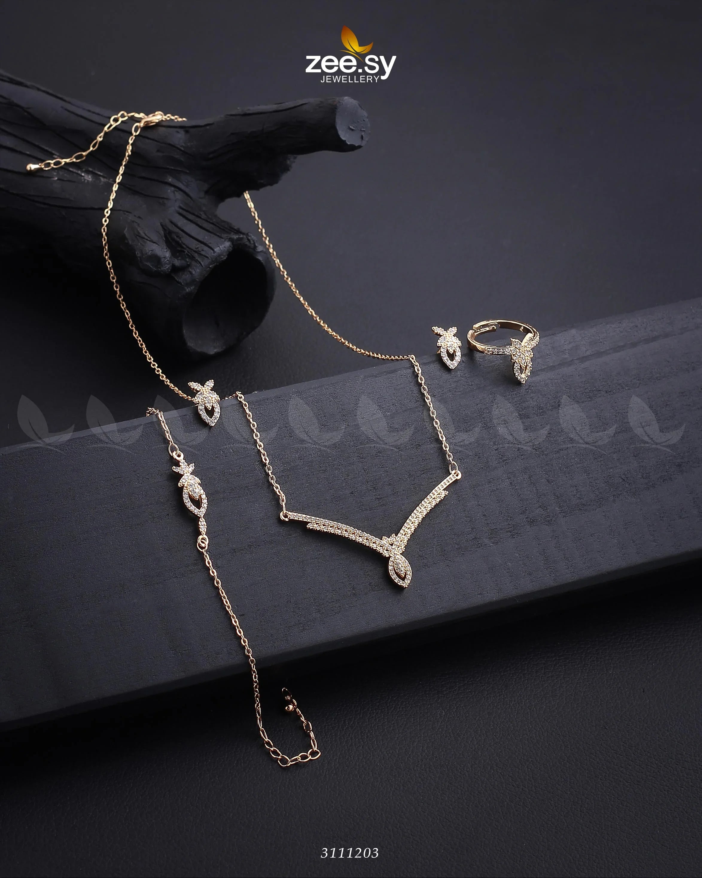 Siskin Pendant Gold - Zeesy Jewellery