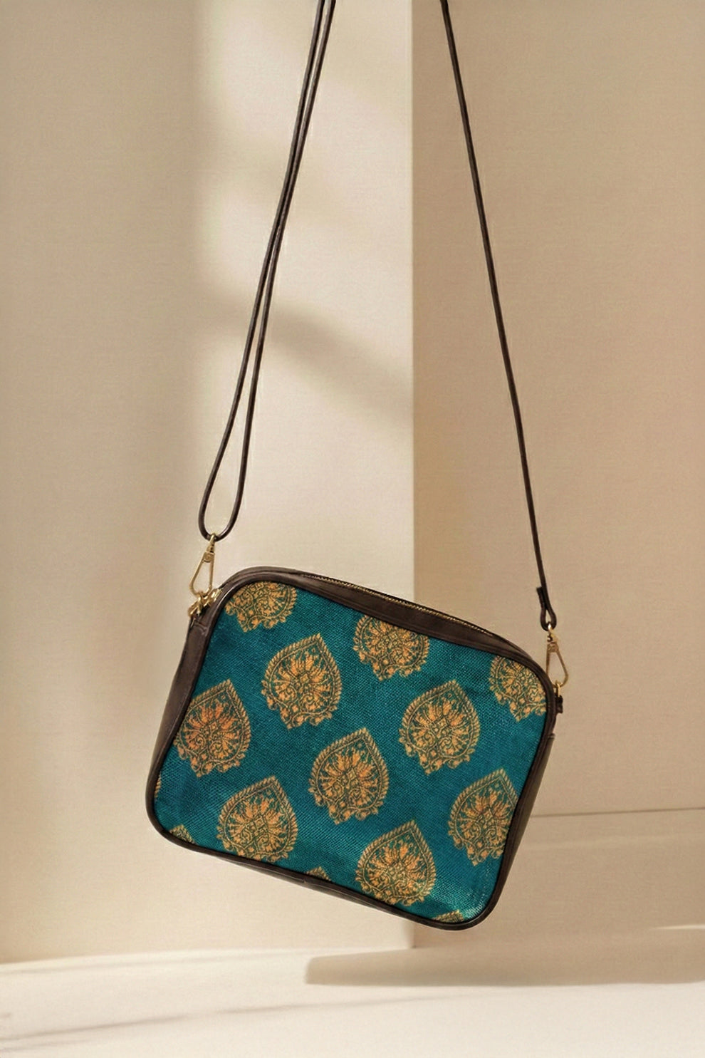 Crossbody Women Bags & Purses Pakistan