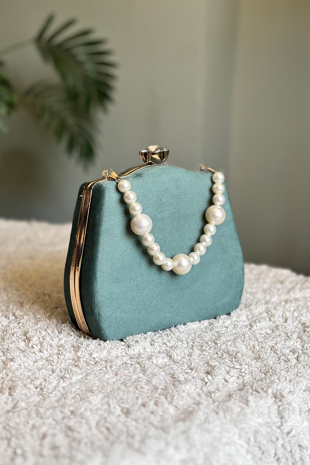 Trendy affordable women Clutch Purse bags. Clutches Collection Fineur Online Pakistan