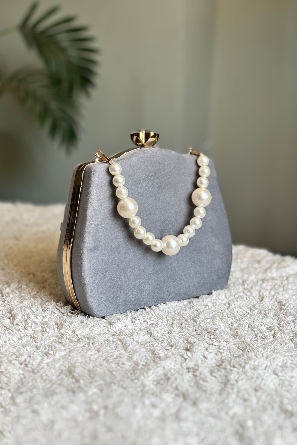 Trendy affordable women Clutch Purse bags. Clutches Collection Fineur Online Pakistan