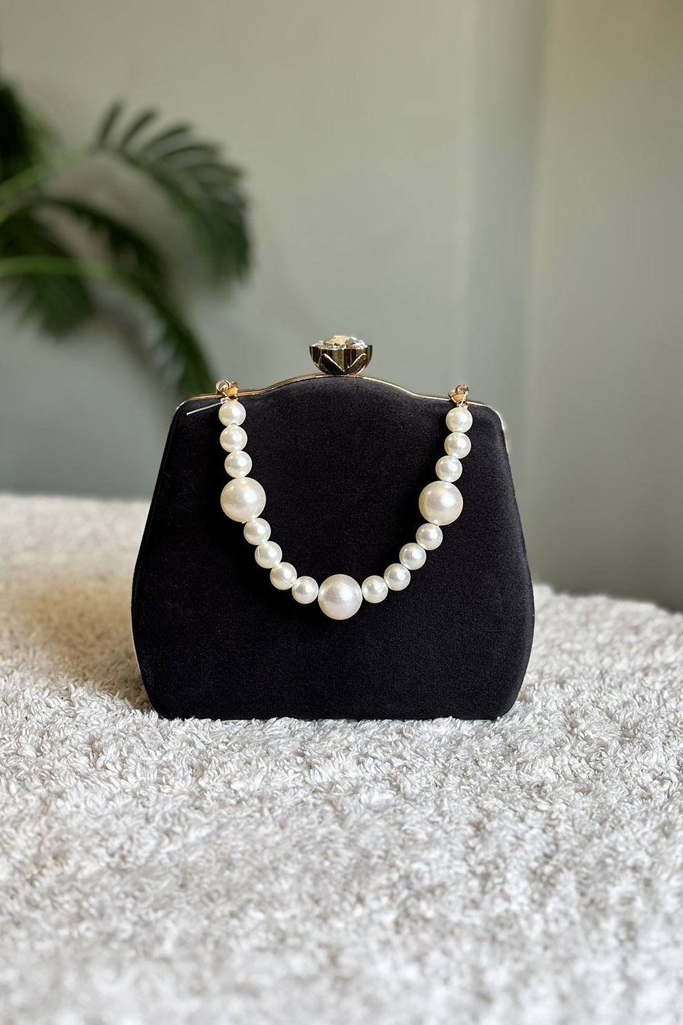 Trendy affordable women Clutch Purse bags. Clutches Collection Fineur Online Pakistan