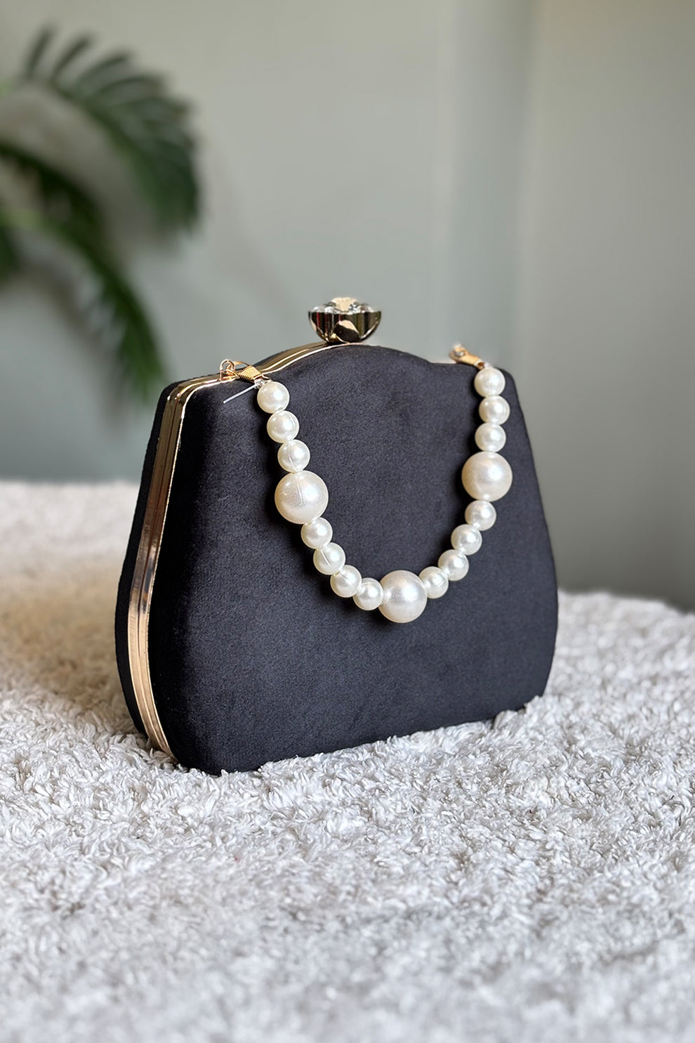 Trendy affordable women Clutch Purse bags. Clutches Collection Fineur Online Pakistan