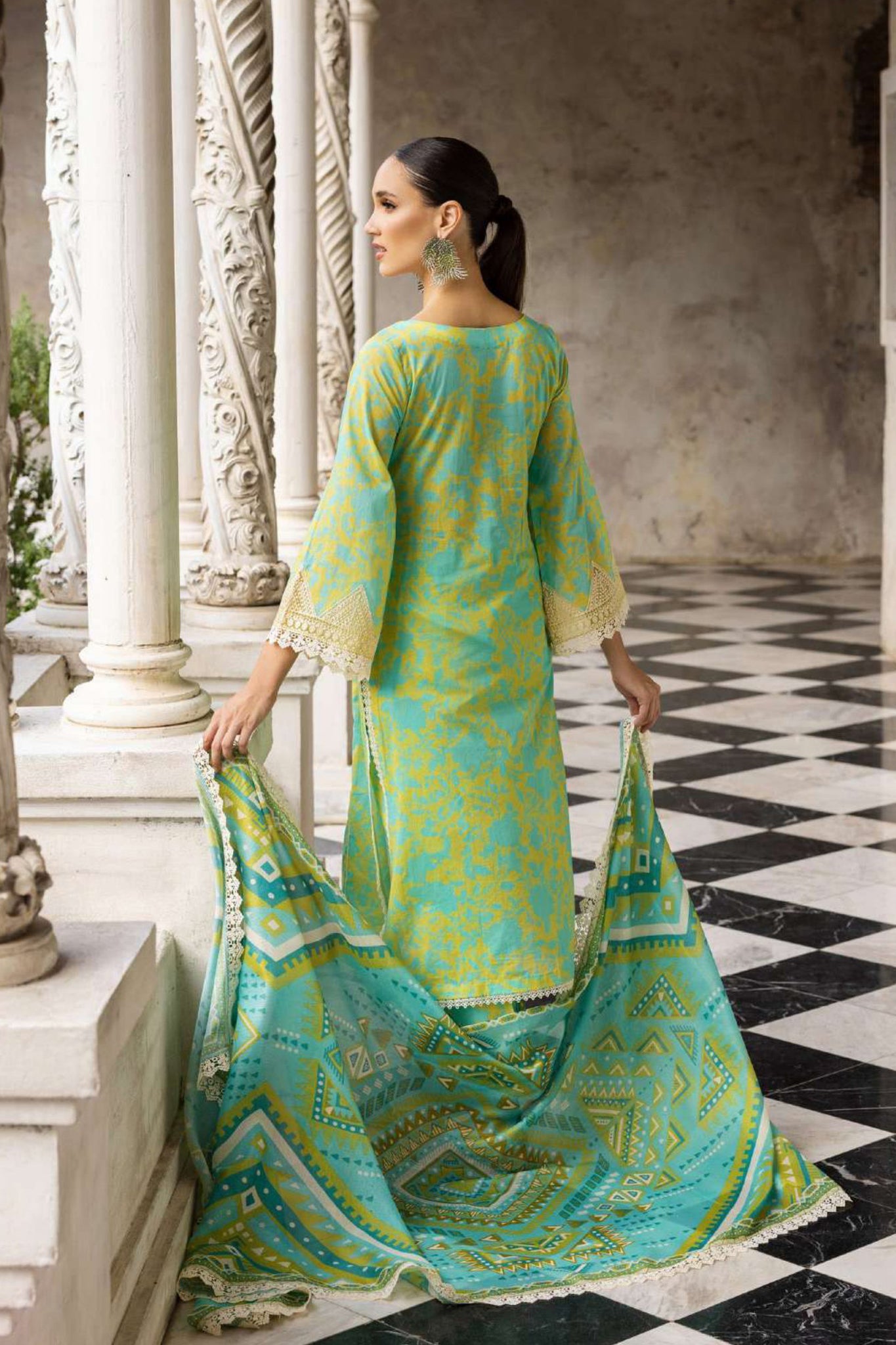 Tahra by Zainab Chottani Unstitchd 3 Piece Lawn Collection'2023-ZTC-04-B