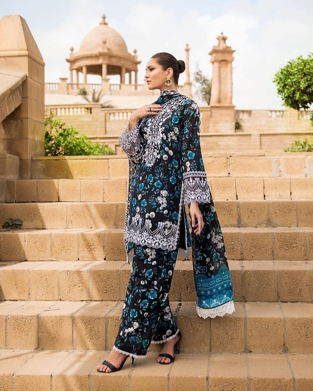 Zainab Chottani Unstitched 3 Piece Eid Luxury Lawn Collection'2023-ZC-04-B