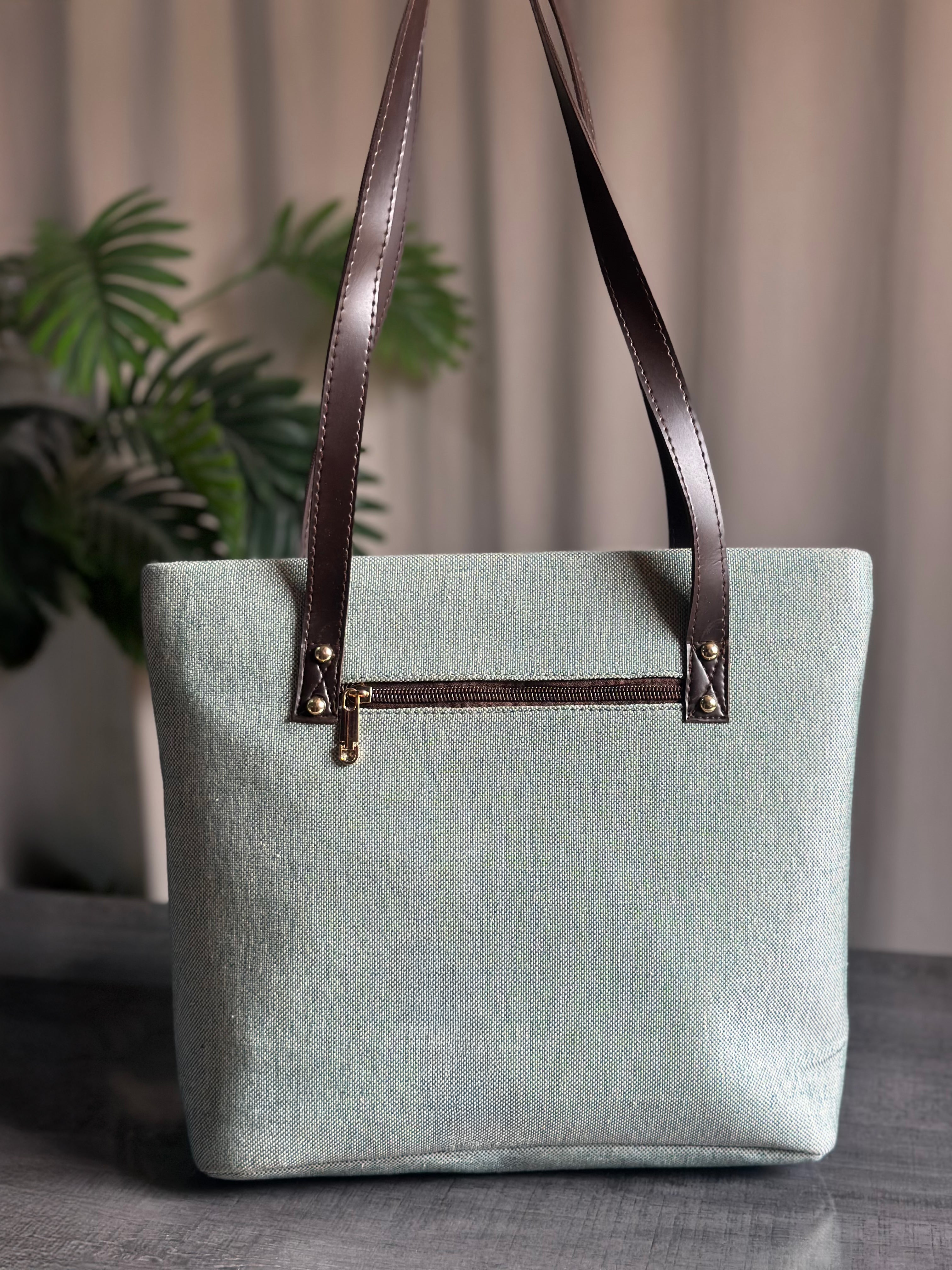 Buy Jute bags in affordable Price Best Quality in Pakistan Trendy Bags Of 2026