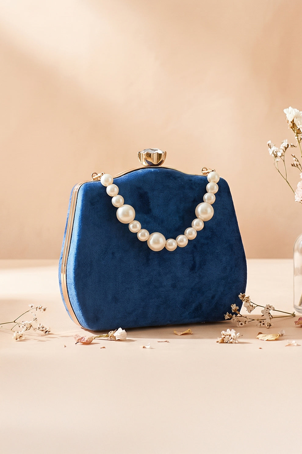 Trendy affordable women Clutch Purse bags. Clutches Collection Fineur Online Pakistan
