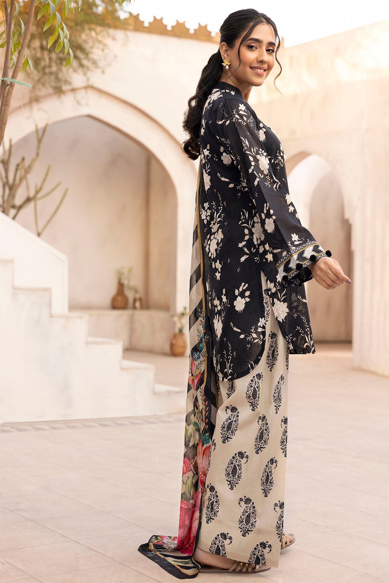 Rang By Motifz Unstitched 3 Piece Printed Lawn 2 Collection'2025-5515-Rita