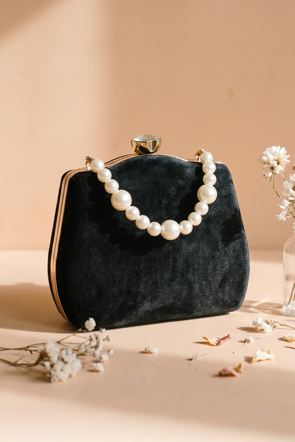 Trendy affordable women Clutch Purse bags. Clutches Collection Fineur Online Pakistan