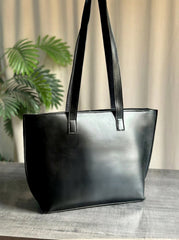 fineur alexa trendy and classic tote bags in Pakistan at affordable prices.