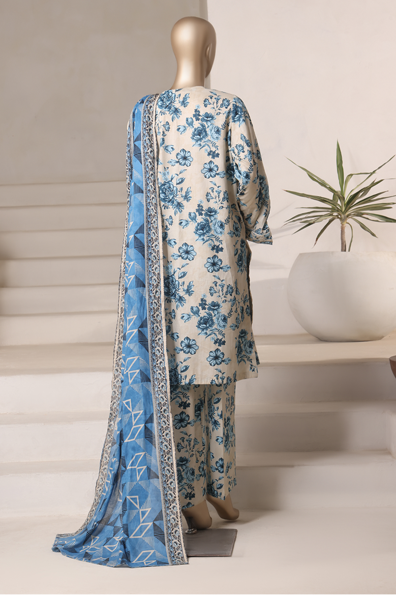 Rozaana by Hz Stitched 3 Piece Cambric Collection'2025-CAP-3P-806