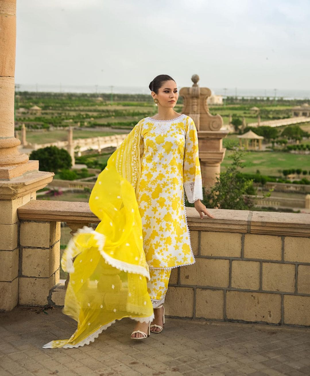 Zainab Chottani Unstitched 3 Piece Eid Luxury Lawn Collection'2023-ZC-08-B
