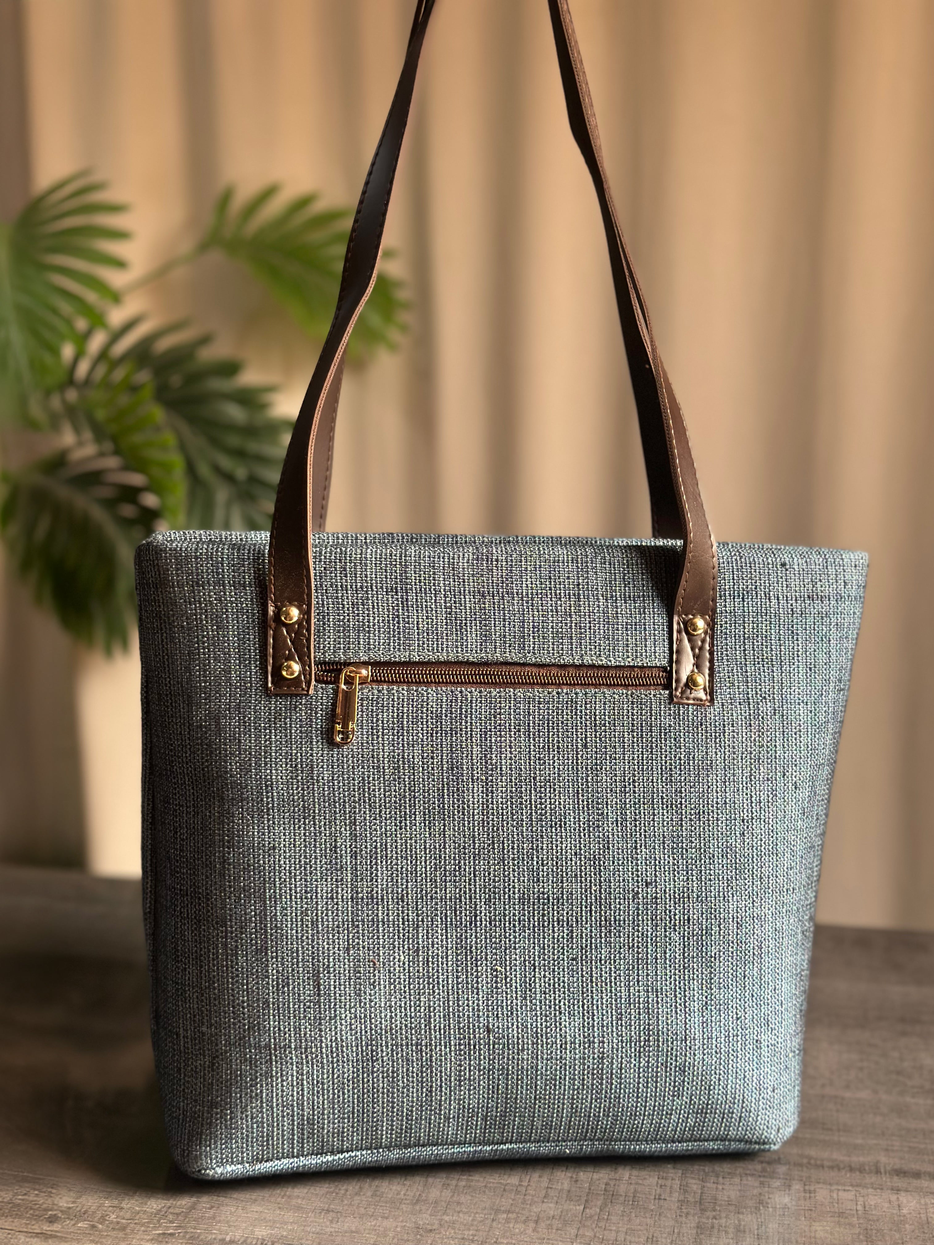 Buy Jute bags in affordable Price Best Quality in Pakistan Trendy Bags Of 2026