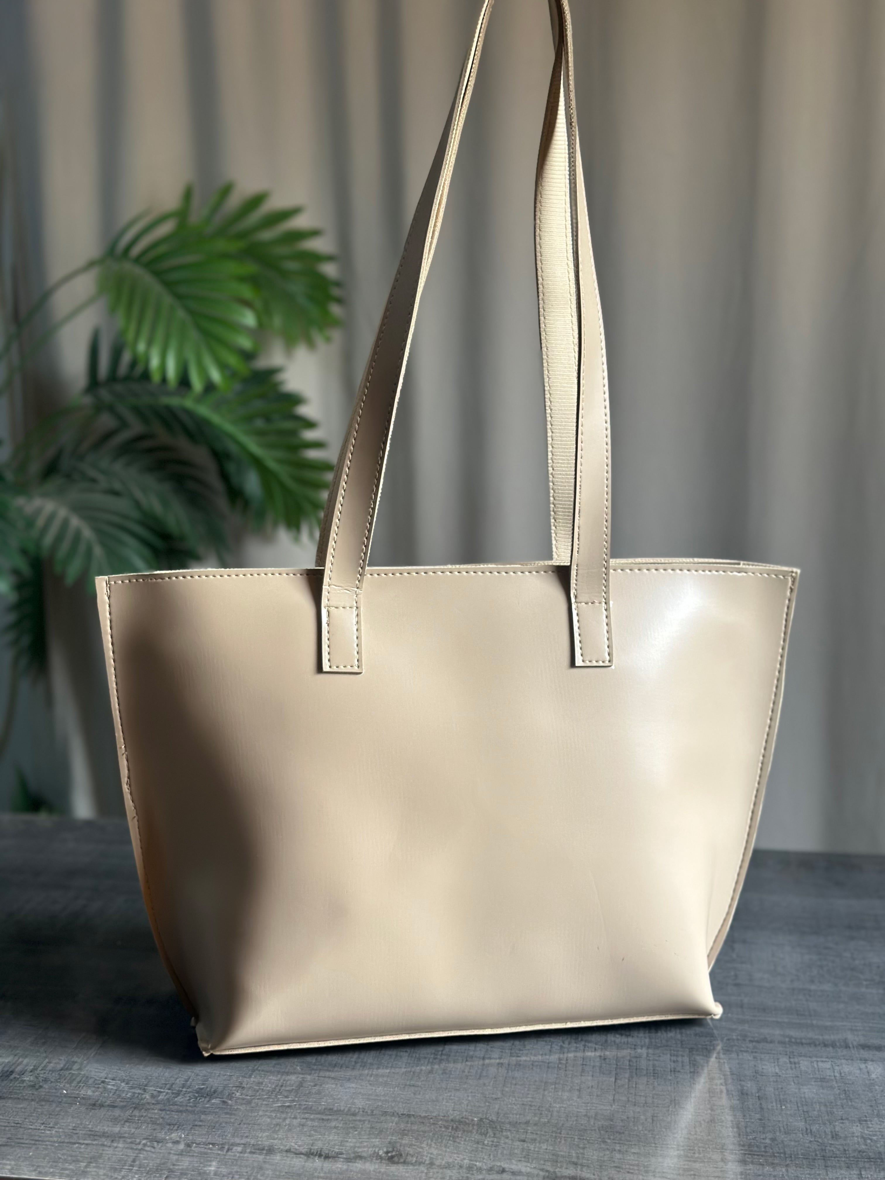 fineur alexa trendy and classic tote bags in Pakistan at affordable prices.