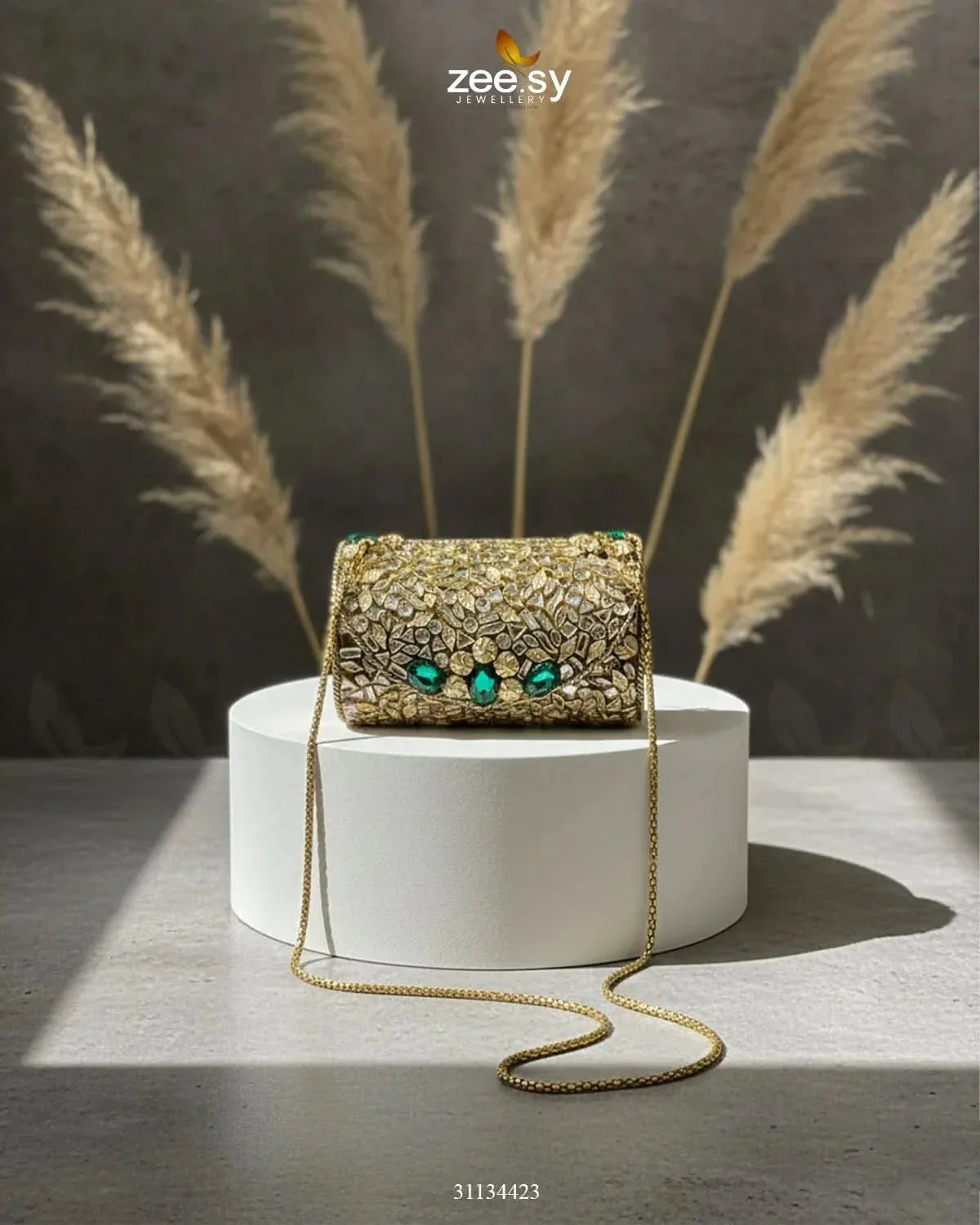 Bella Ferozah Leaf Clutch Bag