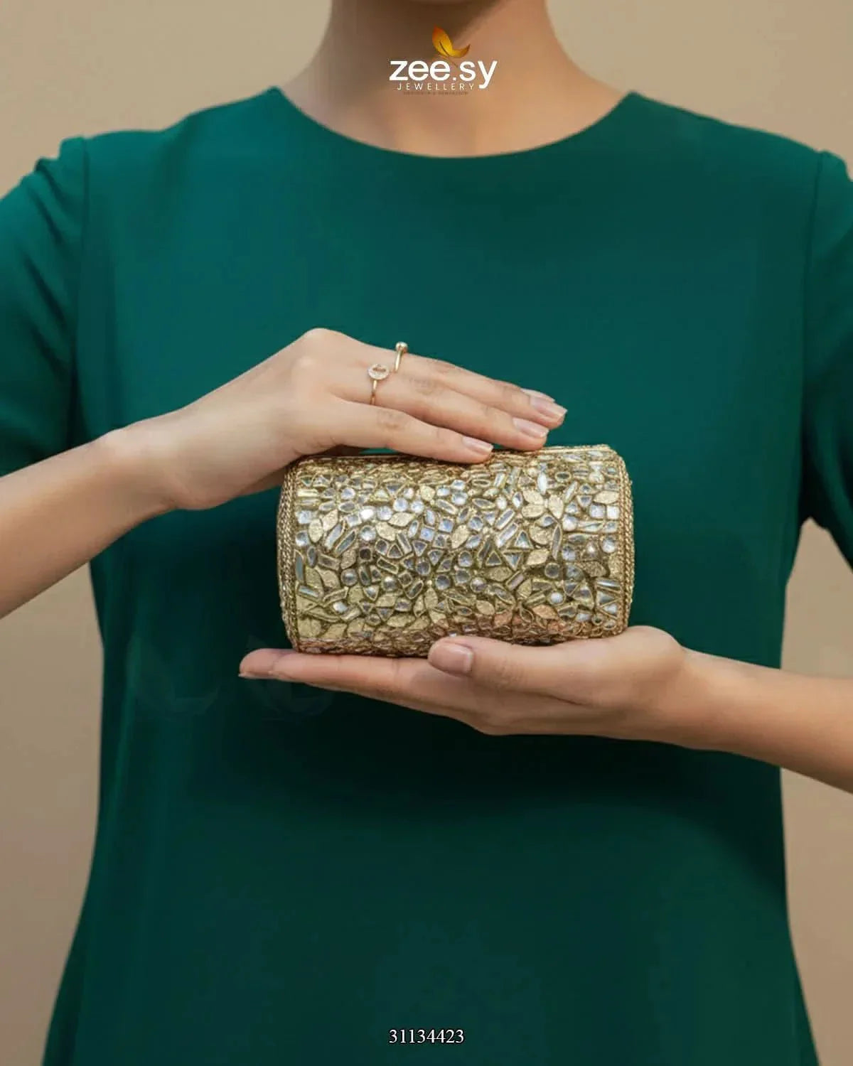 Bella Ferozah Leaf Clutch Bag