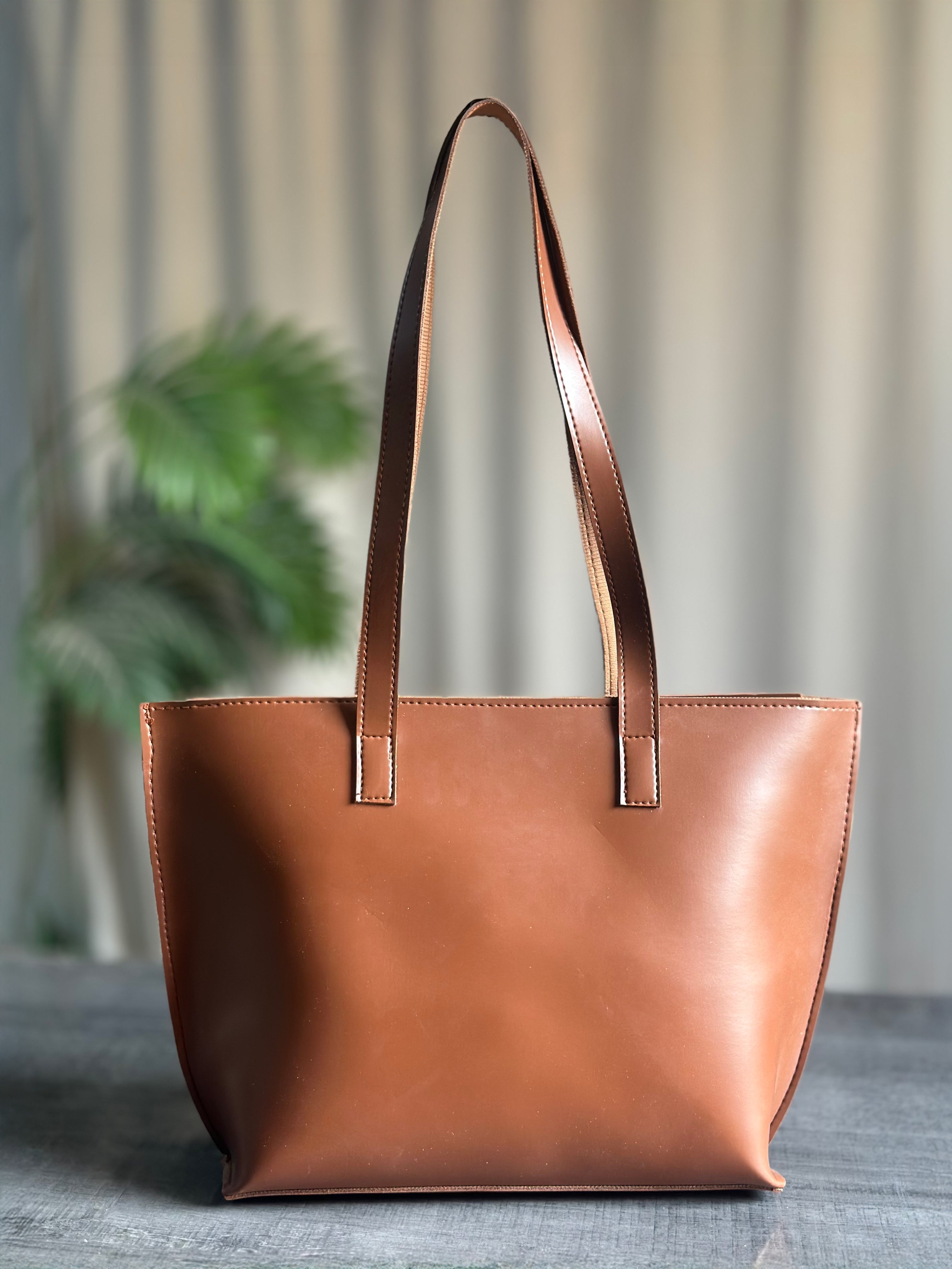 fineur alexa trendy and classic tote bags in Pakistan at affordable prices.