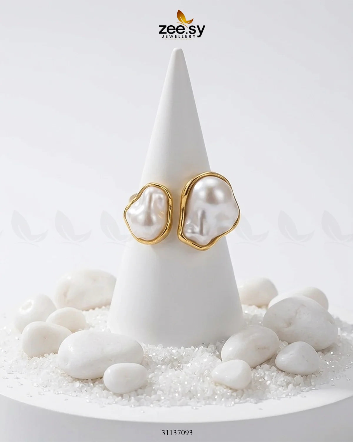Classic Parisian Gilded Pearl Ring