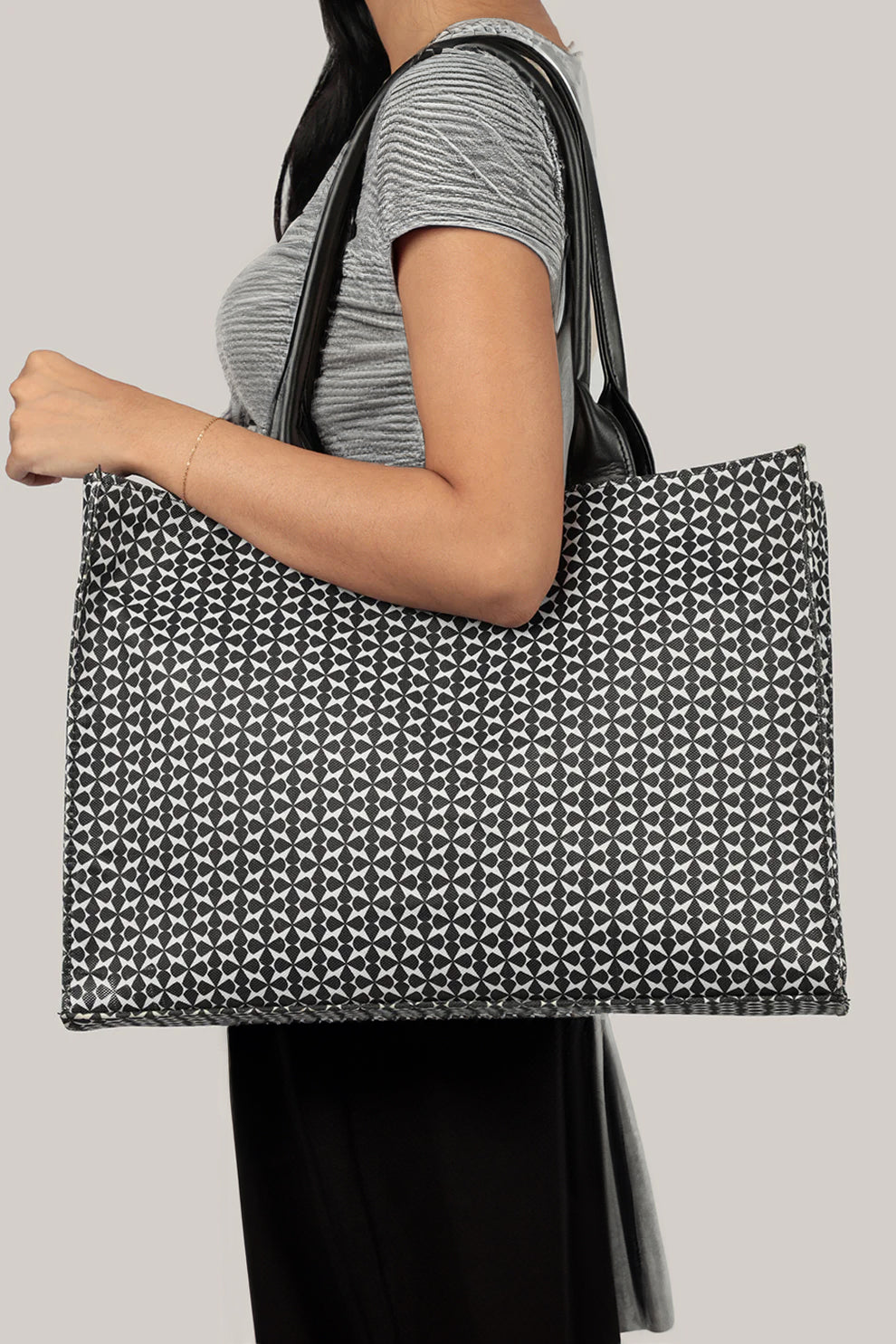 Trendy Canvas Tote Bag women Pakistan