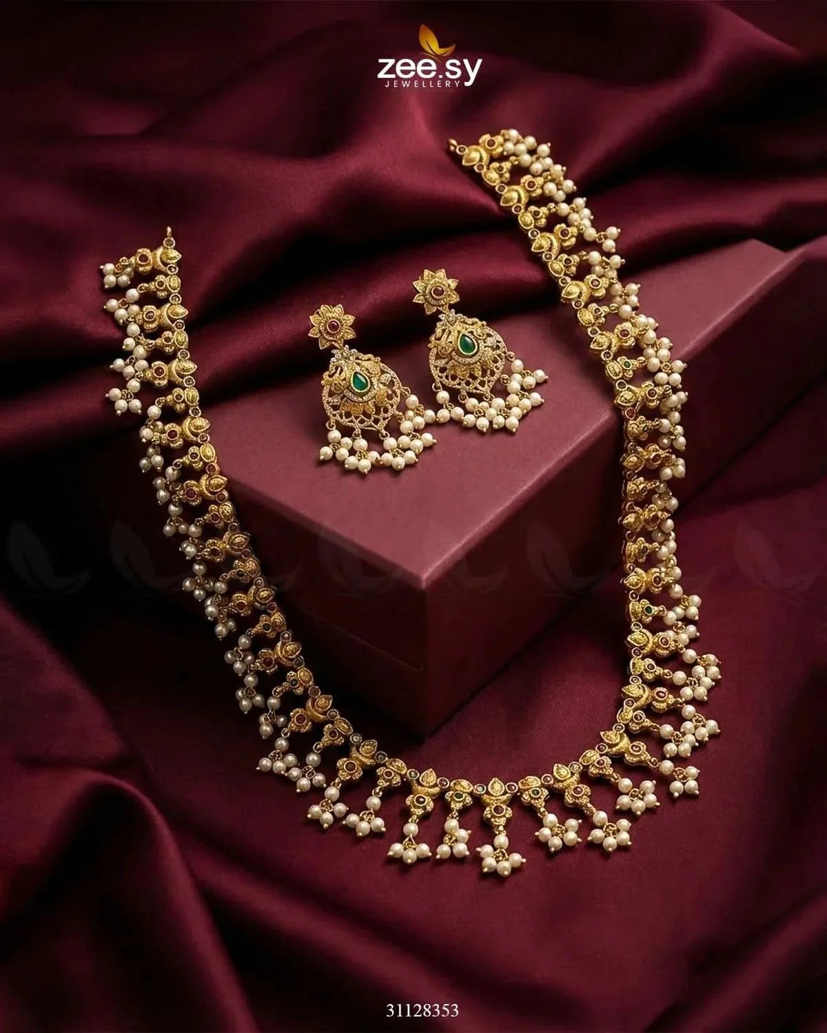 Gilded Pearl Bloom Necklace Set