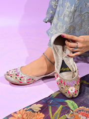 Heeriye Bahaar Women's Fancy Khussa
