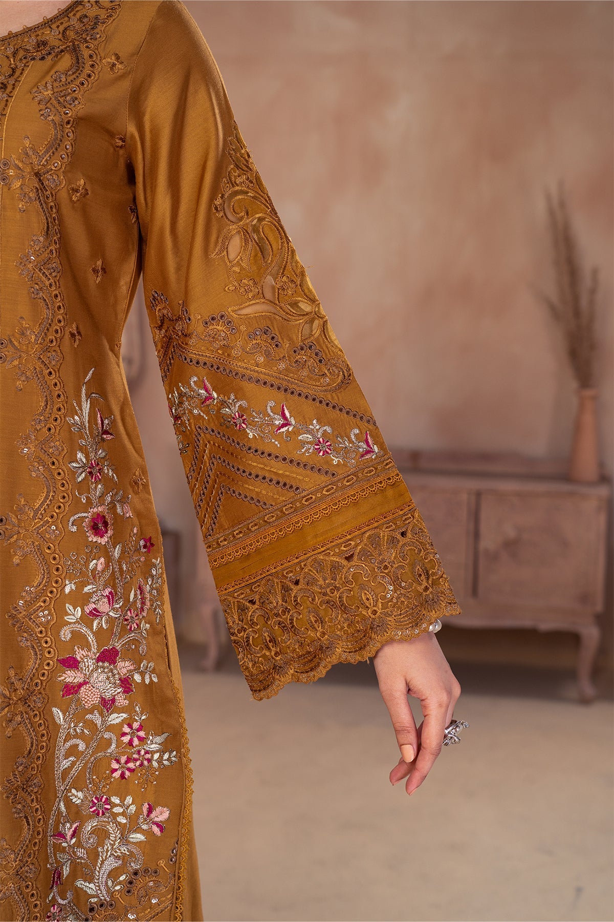 Raya By Imrozia Serene Stitched 3 Piece Winter Collection'2025-IP-117 Arooba
