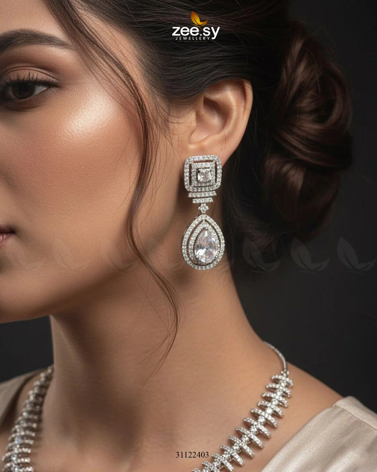 Kavita Art Oval Crystal Necklace Set - Zeesy Jewellery
