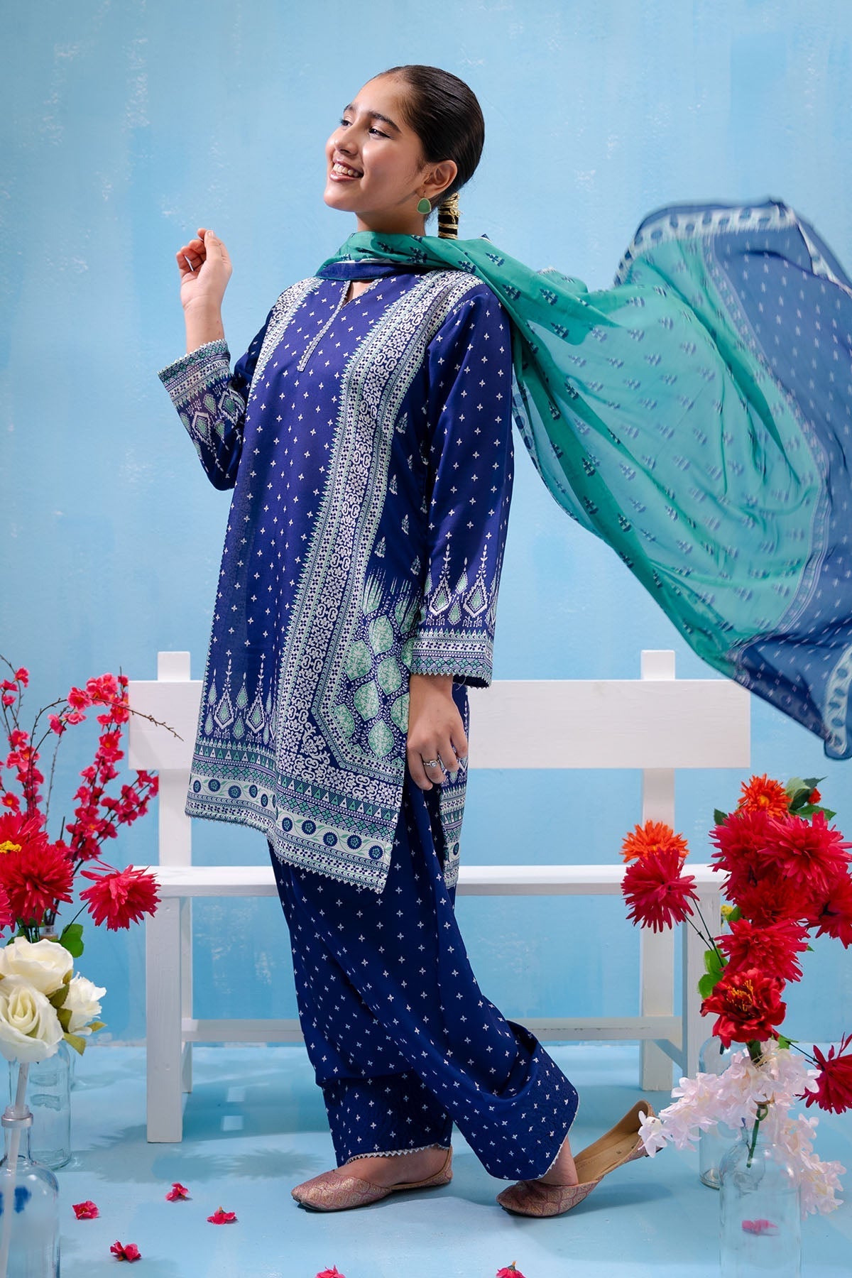 Shop the Swiss Lawn Digital Printed 3 Pc Suit for girls! Stylish, comfortable, and perfect for any occasion.