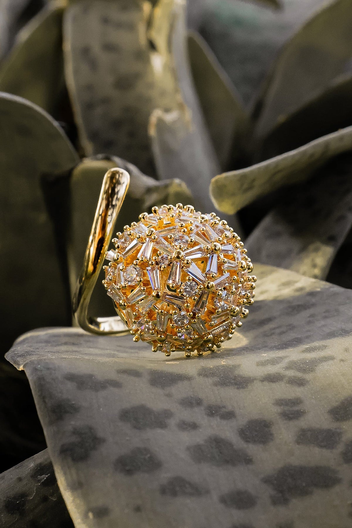 Zircons Cubic Rings Volume-01-OLJ 050-Golden