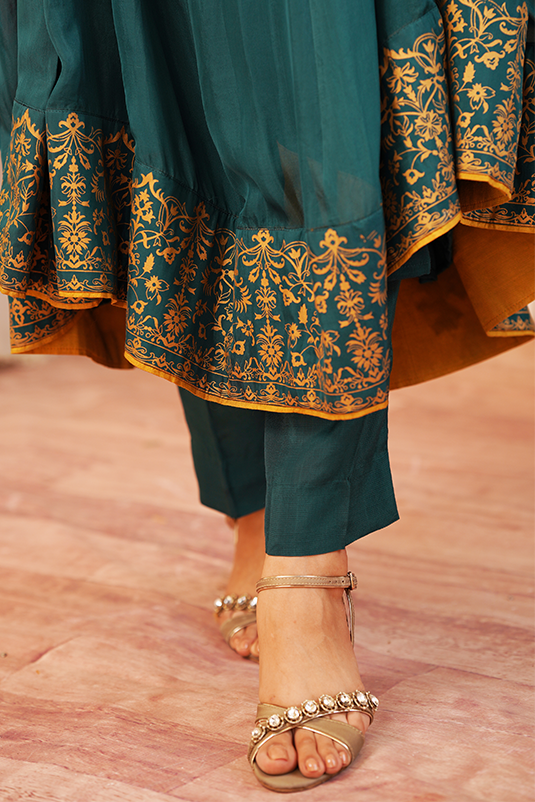 Zaaviay Stitched Eid Collection 2022  Parvaneh (Three Piece)