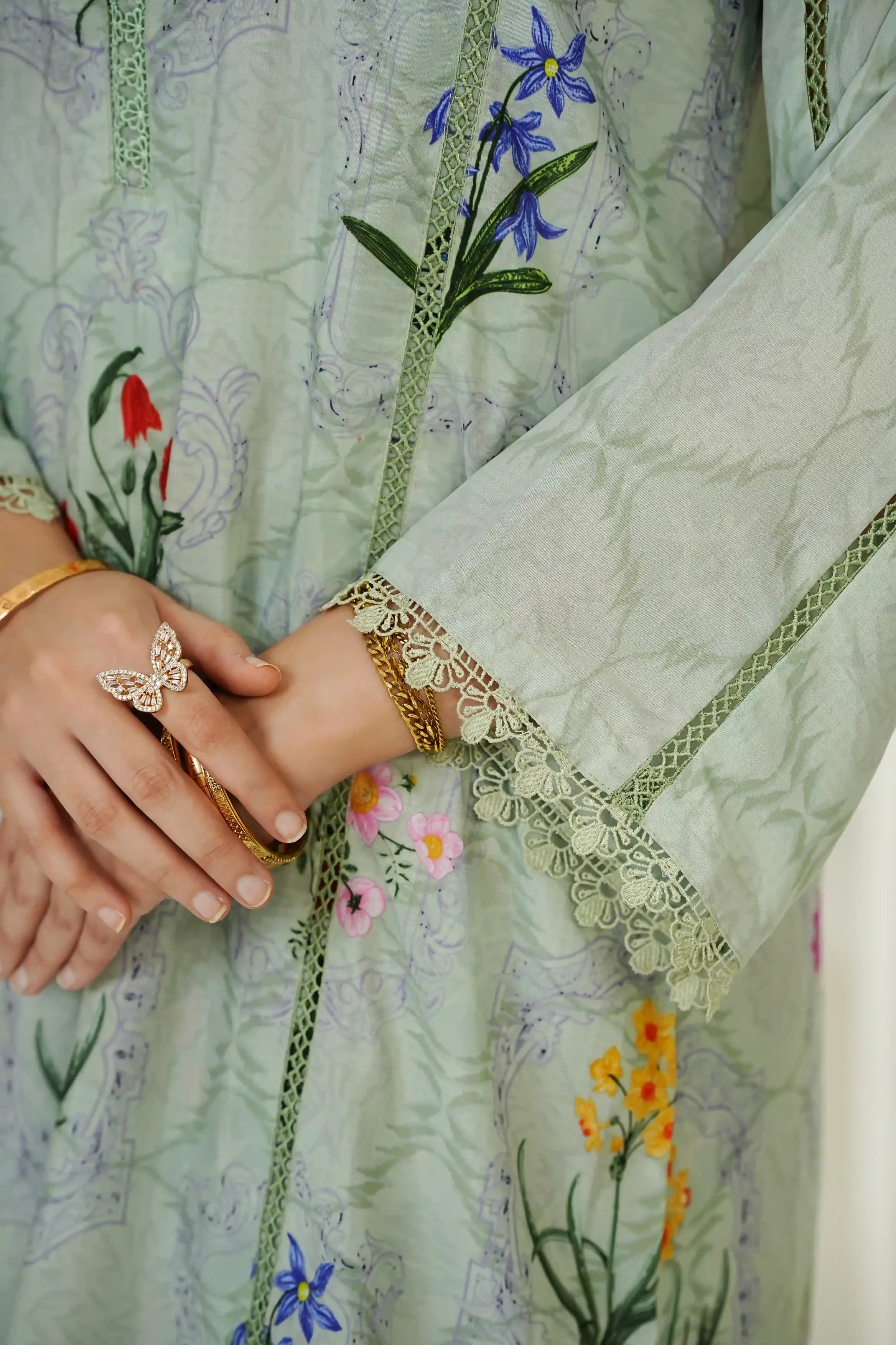 Pistachio Bloom Grape Drape