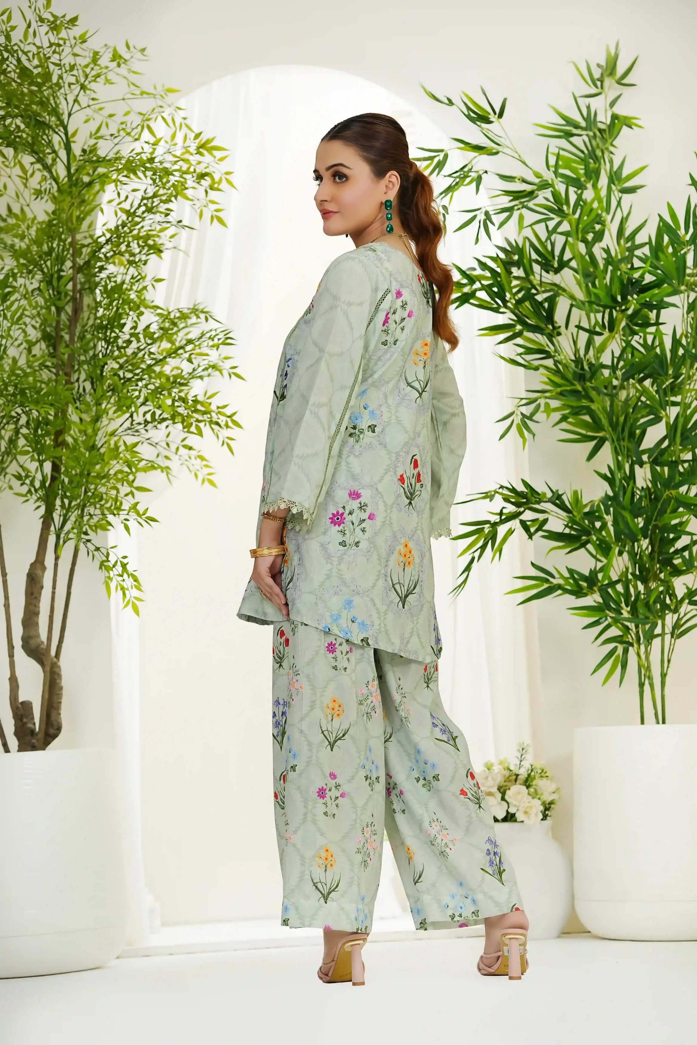 Pistachio Bloom Grape Drape