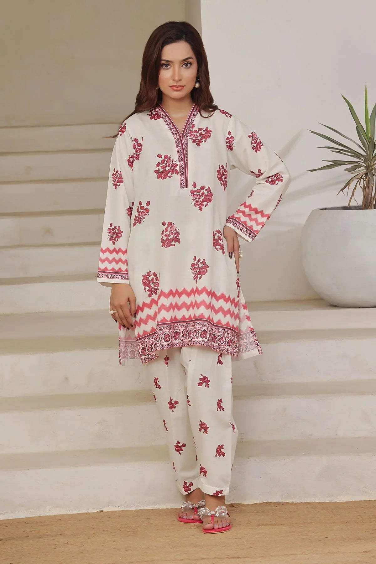 Shop ladies suits online in Pakistan with stylish Pakistani salwar kameez for women.