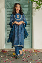 Zari Jacquard Hand Adda Work 3 Pc Suit with exquisite adda embroidery on premium jacquard fabric, ideal for stylish and elegant special occasions.