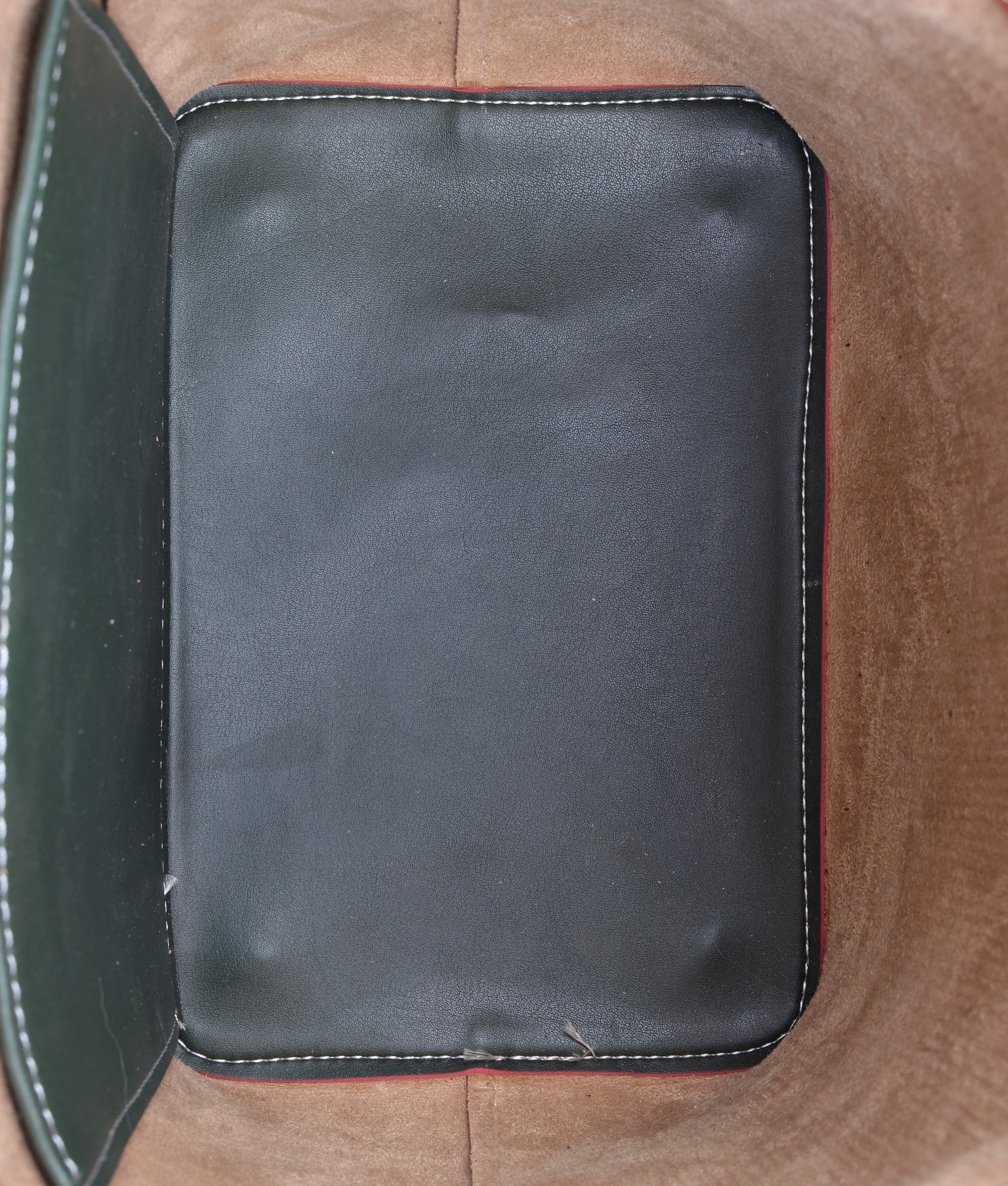 RTW Creation - Army green and rust bucket bag with zipper pocket
