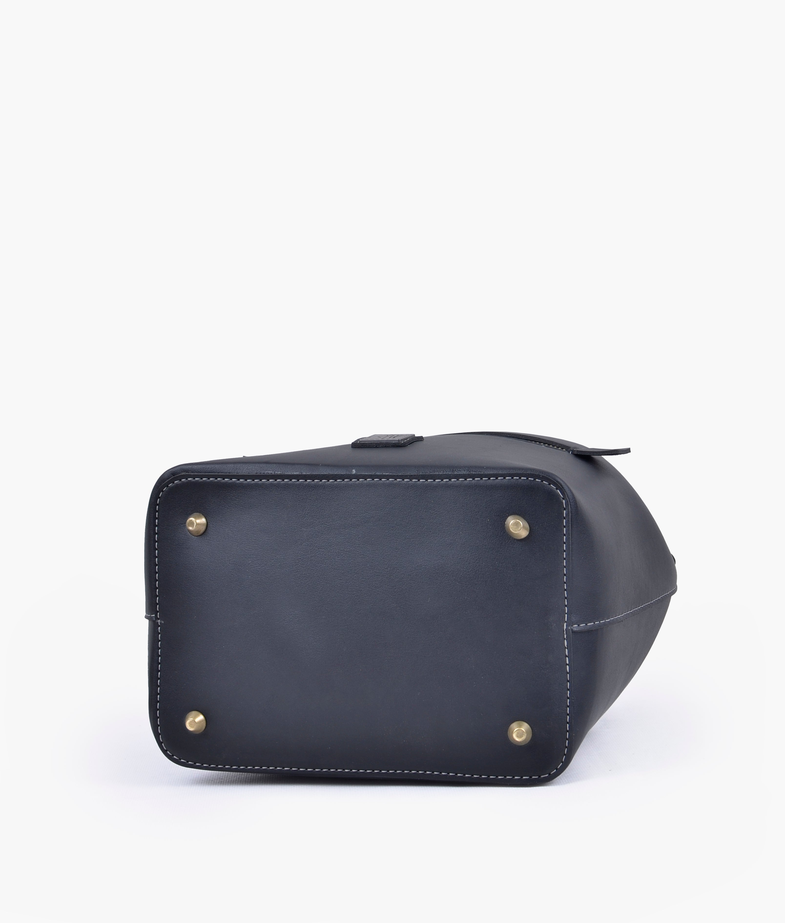 RTW Creation - Black bucket bag with zipper pocket