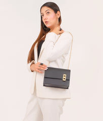RTW Creation - Black weaved chain shoulder bag with twist lock