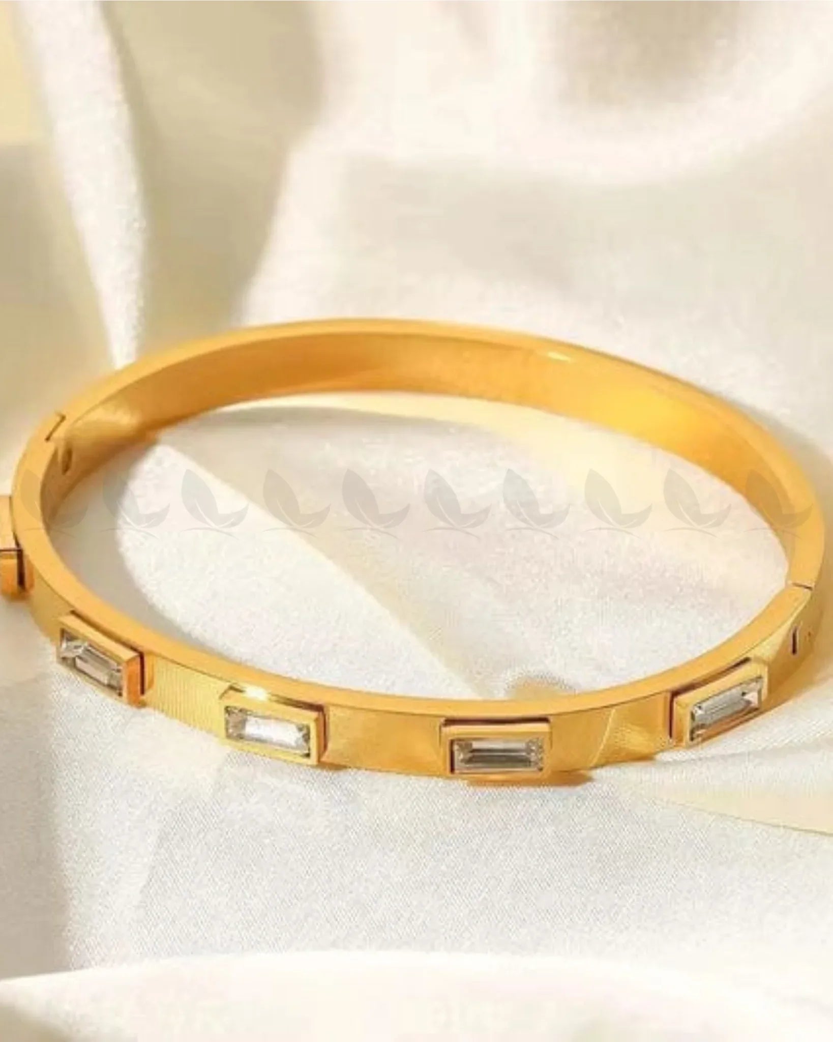 Glintee Bracelet - Zeesy.pk
