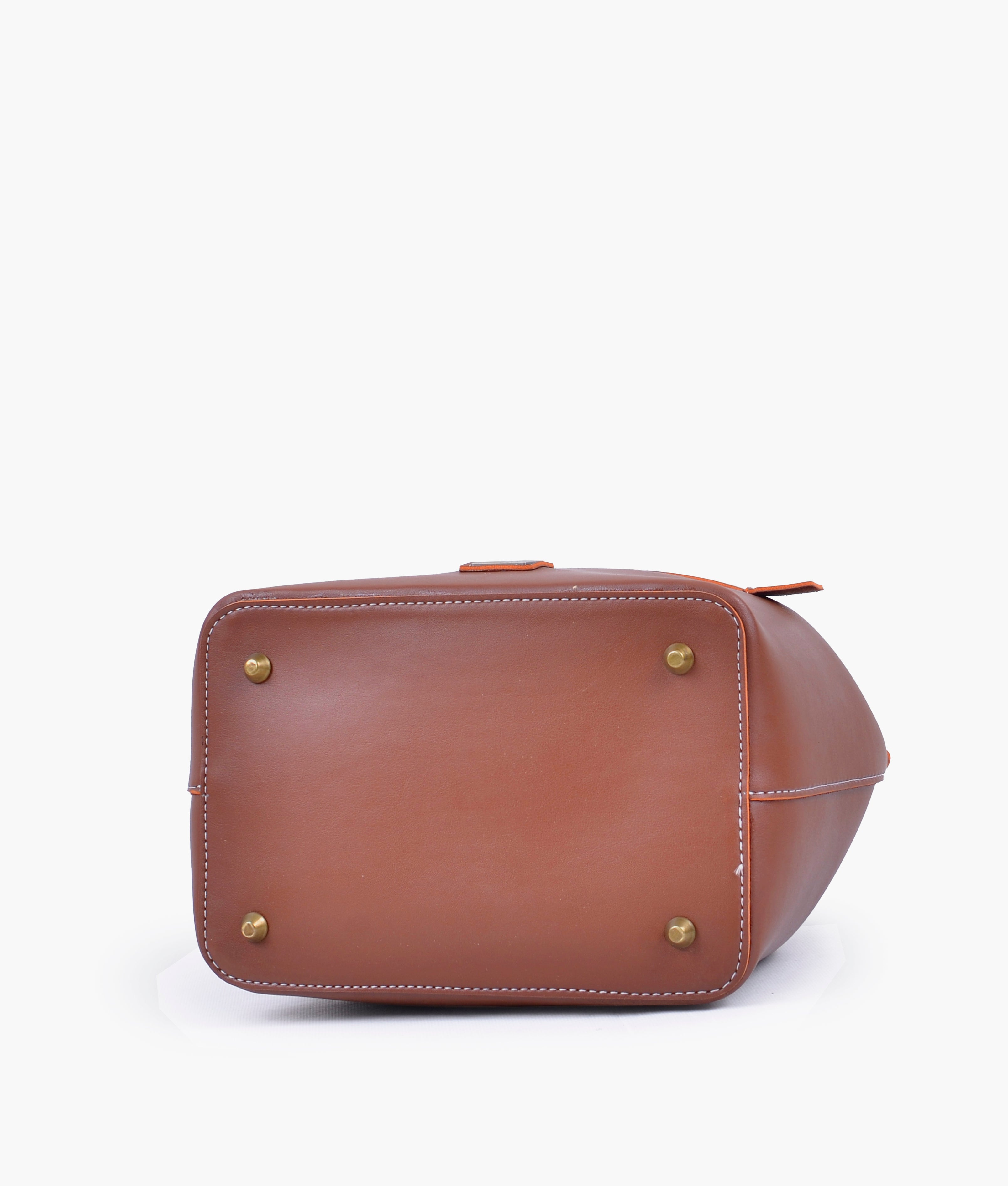 RTW Creation - Brown bucket bag with zipper pocket